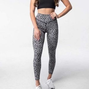 BALANCE ATHLETICA - snow leopard leggings